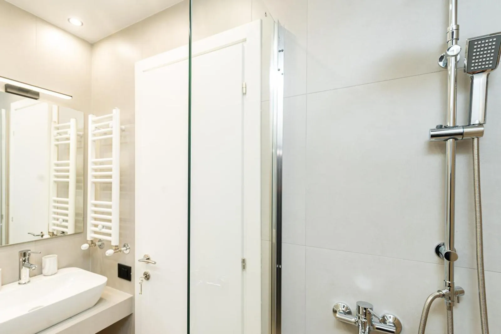 Modern 3 Bedroom Luxury Apartment Thessaloníki Grekland